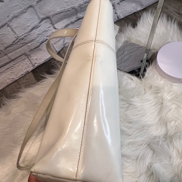 NEW ARRIVAL: GUCCI Patent Leather Off-White Tote Bag - Picture 8 of 13